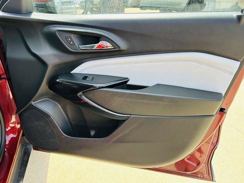 Used 2025 Chevrolet Trax LT FWD image 27