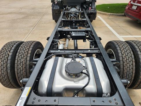 New 2025 Chevrolet Low Cab Forward 5500XG image 31