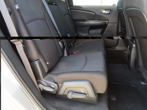 Used 2017 Dodge Journey SXT w/ Comfort/Convenience Group FWD image 17