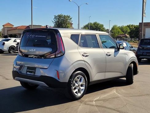 Used 2025 Kia Soul LX w/ LX Technology Package FWD image 6