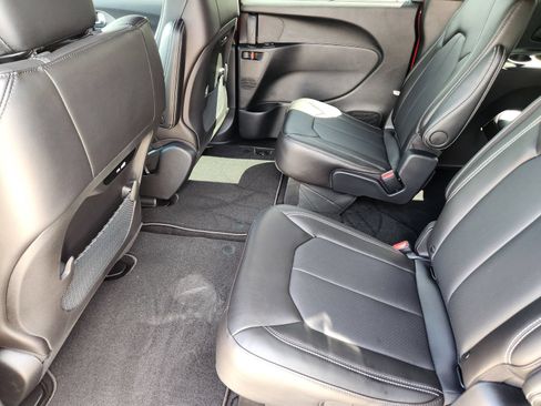 New 2026 Chrysler Pacifica Select FWD image 23