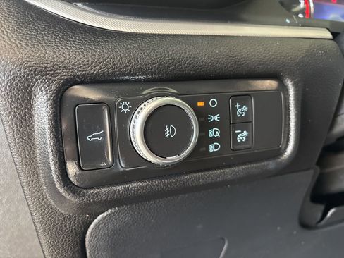 Used 2021 Ford Explorer XLT w/ Equipment Group 202A RWD image 12