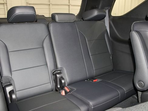 New 2026 Chevrolet Traverse LT w/ Sun and Wheel Package FWD image 28