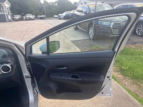 Used 2021 Nissan Versa SV FWD image 17
