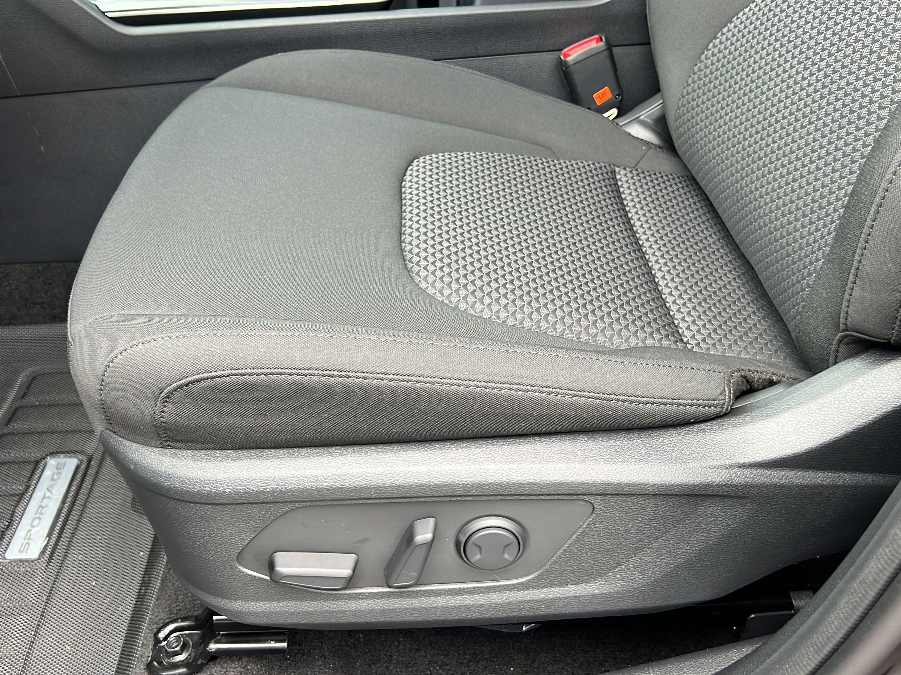 New 2027 Kia Sportage LX FWD image 14