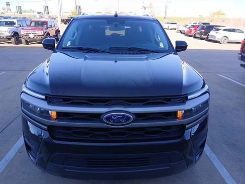 Used 2024 Ford Expedition Max XLT image 4