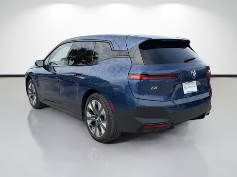 Used 2024 BMW iX xDrive50 w/ Convenience Package AWD/4WD image 5