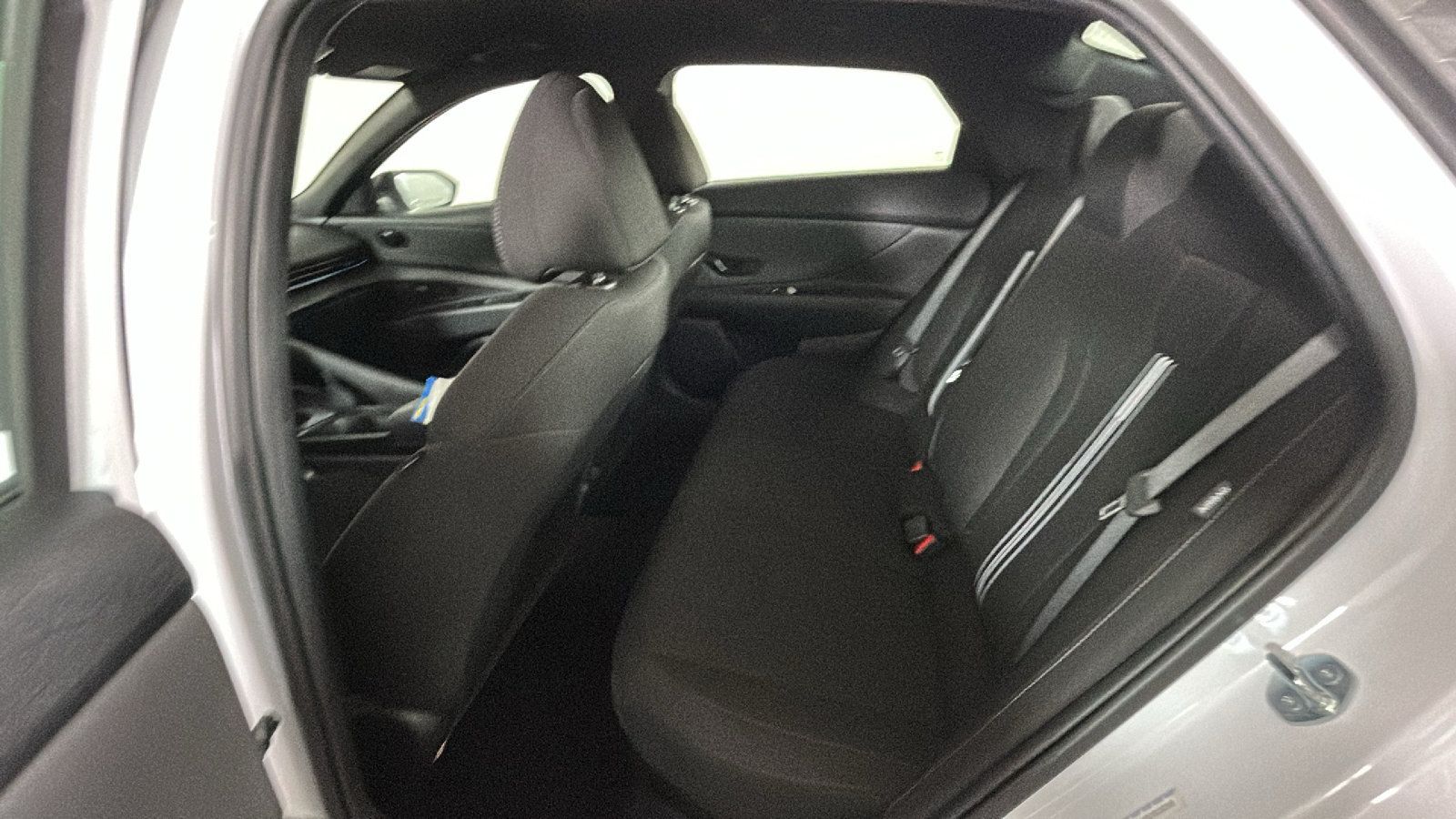 Used 2025 Hyundai Elantra SEL FWD image 31