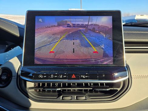 Used 2024 Jeep Compass Limited image 23