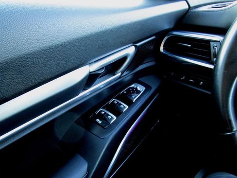 Used 2022 Kia Telluride S image 36