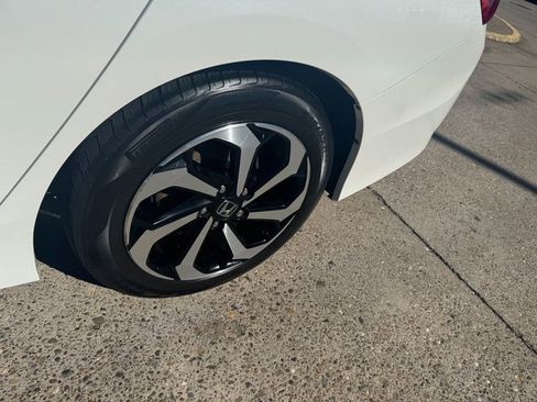 Used 2017 Honda Accord EX image 21