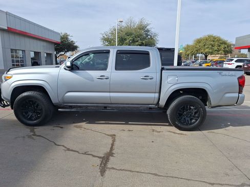 Used 2022 Toyota Tacoma SR image 3