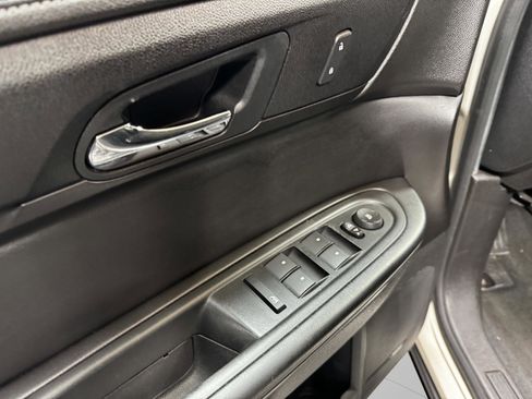 Used 2016 Chevrolet Traverse LT image 41