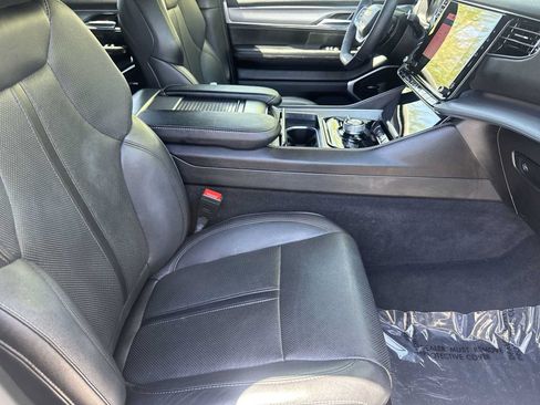 Used 2023 Jeep Wagoneer Series II AWD/4WD image 18