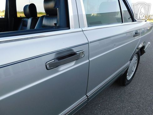 Used 1990 Mercedes-Benz 300 SE image 32