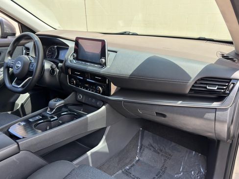 Used 2022 Nissan Rogue SV FWD image 13