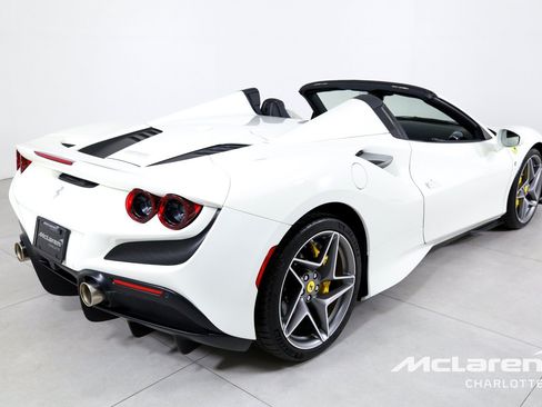 Used 2022 Ferrari F8 Tributo RWD image 9
