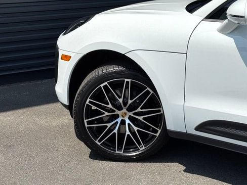 Certified 2026 Porsche Macan AWD/4WD image 12
