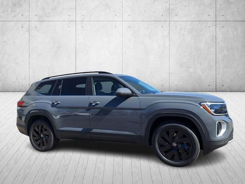 New 2026 Volkswagen Atlas SE FWD image 3