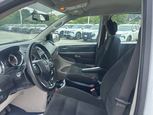 Used 2016 Dodge Grand Caravan American Value Package FWD image 10