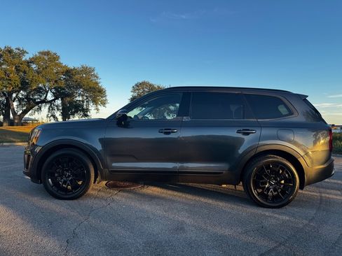 Used 2022 Kia Telluride SX w/ SX Prestige Package image 2