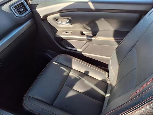 Used 2022 Nissan Titan PRO-4X w/ Pro-4x Convenience Package image 16