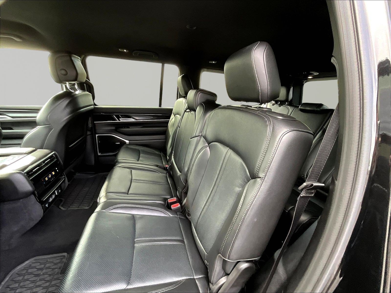 Used 2024 Jeep Wagoneer 4WD image 22