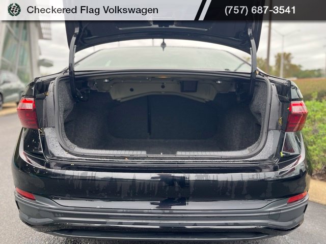 Used 2025 Volkswagen Jetta Sport FWD image 31