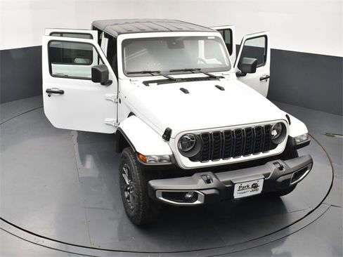 New 2025 Jeep Gladiator Sport image 25