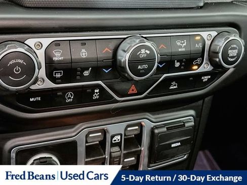 Used 2023 Jeep Gladiator Sport AWD/4WD image 21