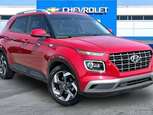Used 2022 Hyundai Venue Limited w/ Cargo Package FWD image 1