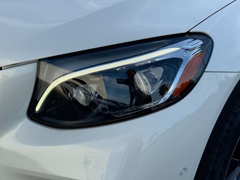 Used 2018 Mercedes-Benz GLC 350e 4MATIC image 9