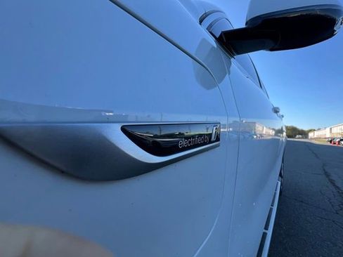 Used 2023 BMW X5 xDrive45e image 13