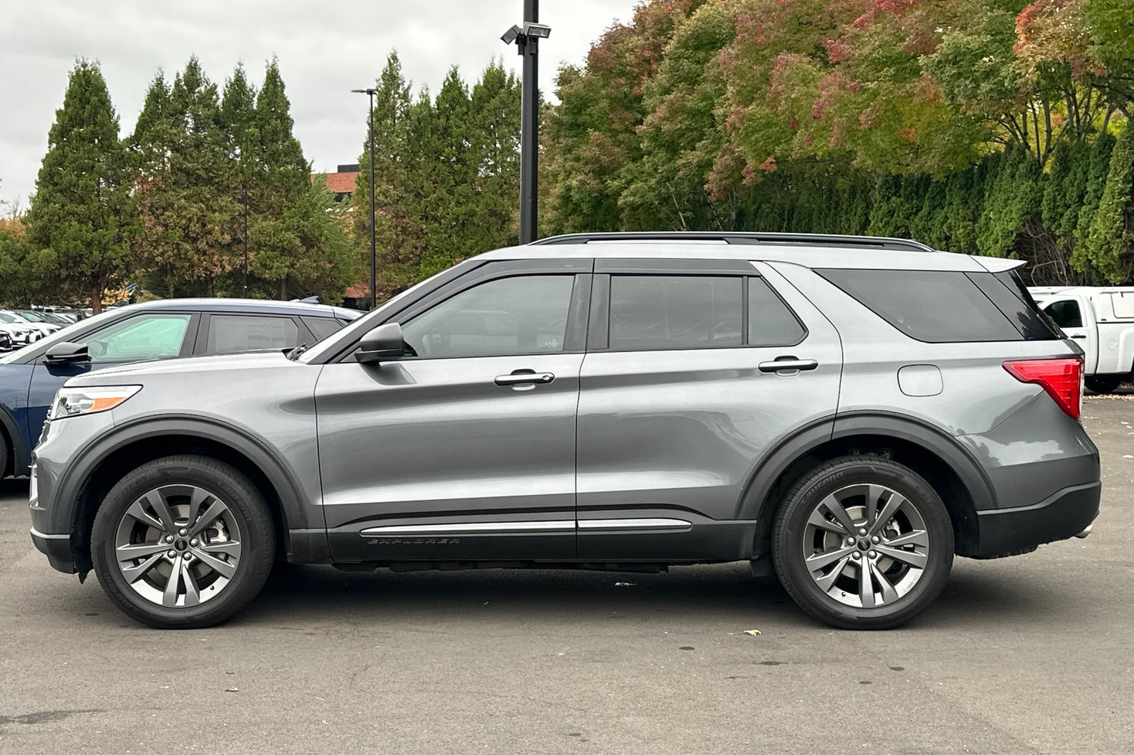 Used 2021 Ford Explorer XLT w/ Equipment Group 202A AWD/4WD image 7