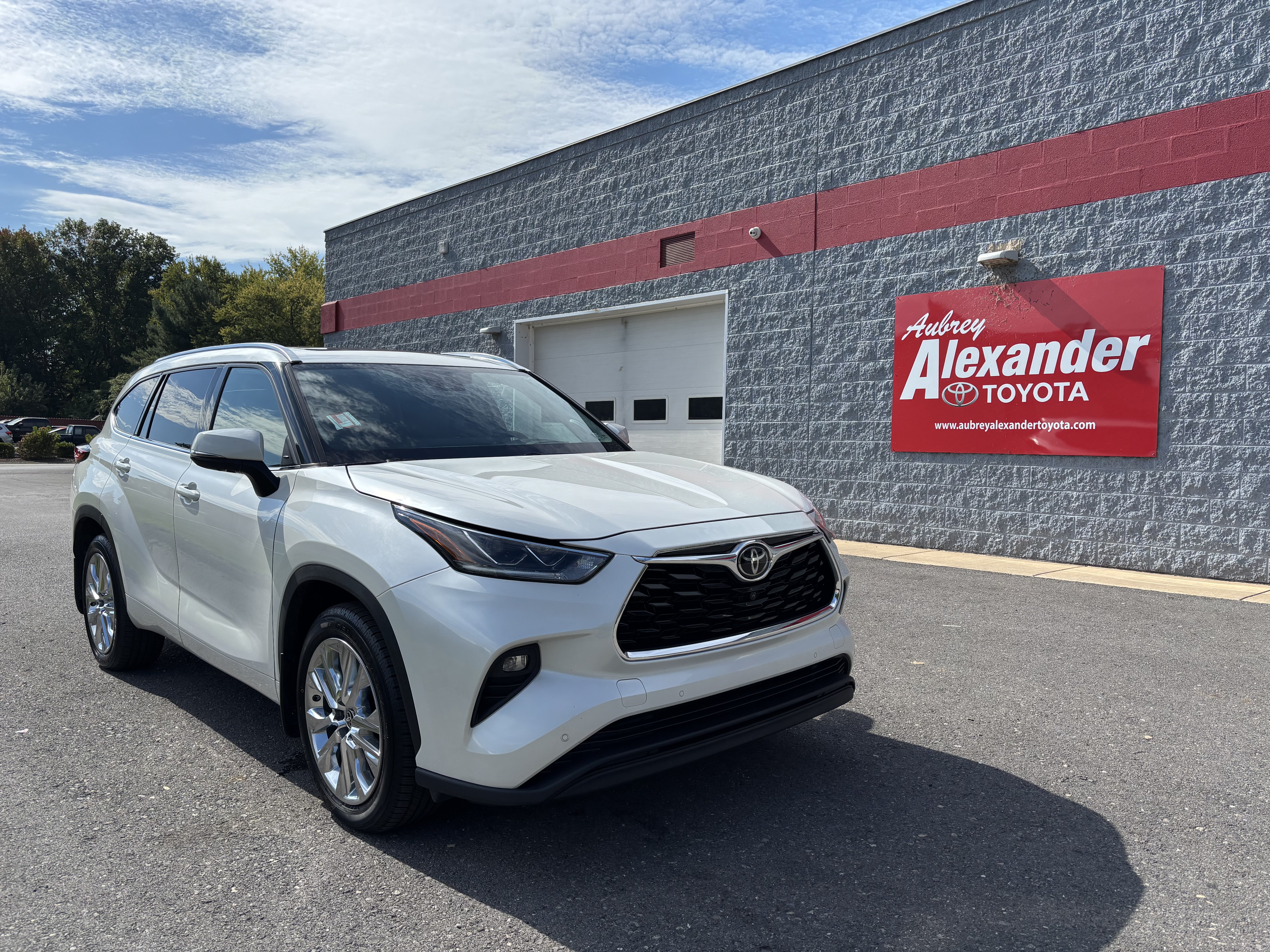 Used 2020 Toyota Highlander Limited AWD/4WD image 1