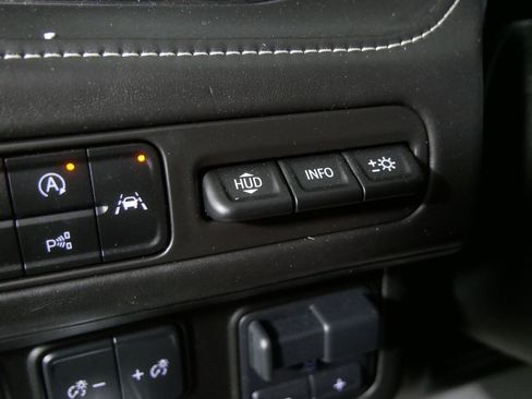Used 2024 GMC Yukon Denali Ultimate AWD/4WD image 17