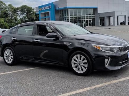Used 2018 Kia Optima EX w/ Technology Package FWD image 2