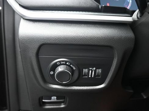 Used 2025 Jeep Grand Cherokee L Altitude AWD/4WD image 29