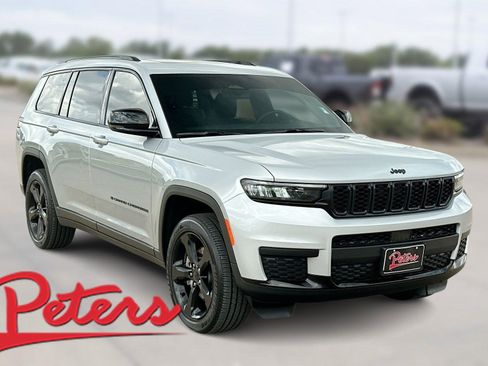 Used 2025 Jeep Grand Cherokee L Altitude image 1