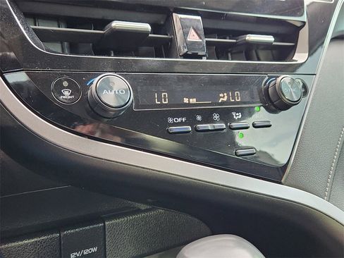 Used 2023 Toyota Camry SE image 9