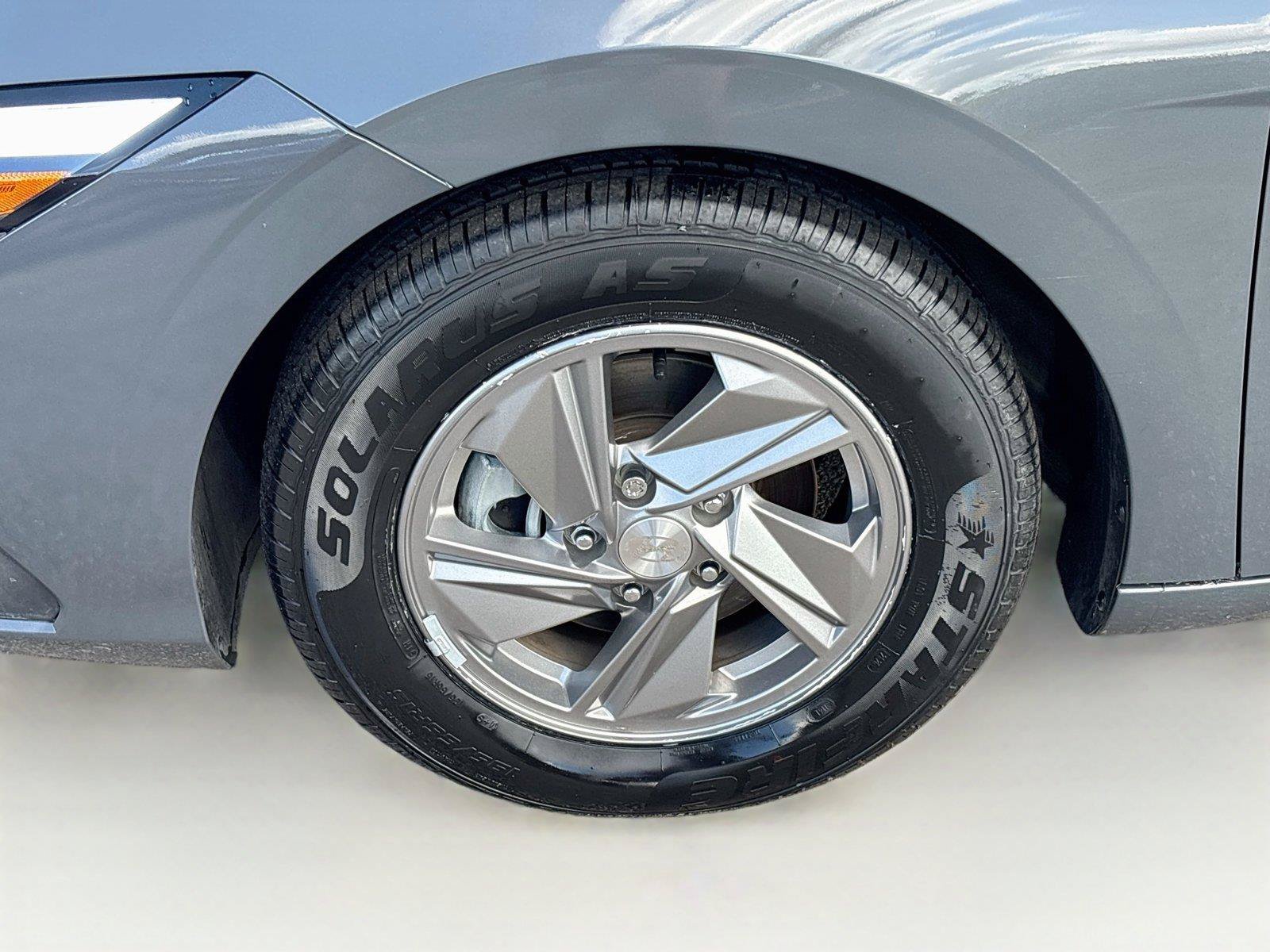 Used 2025 Hyundai Elantra SE FWD image 28