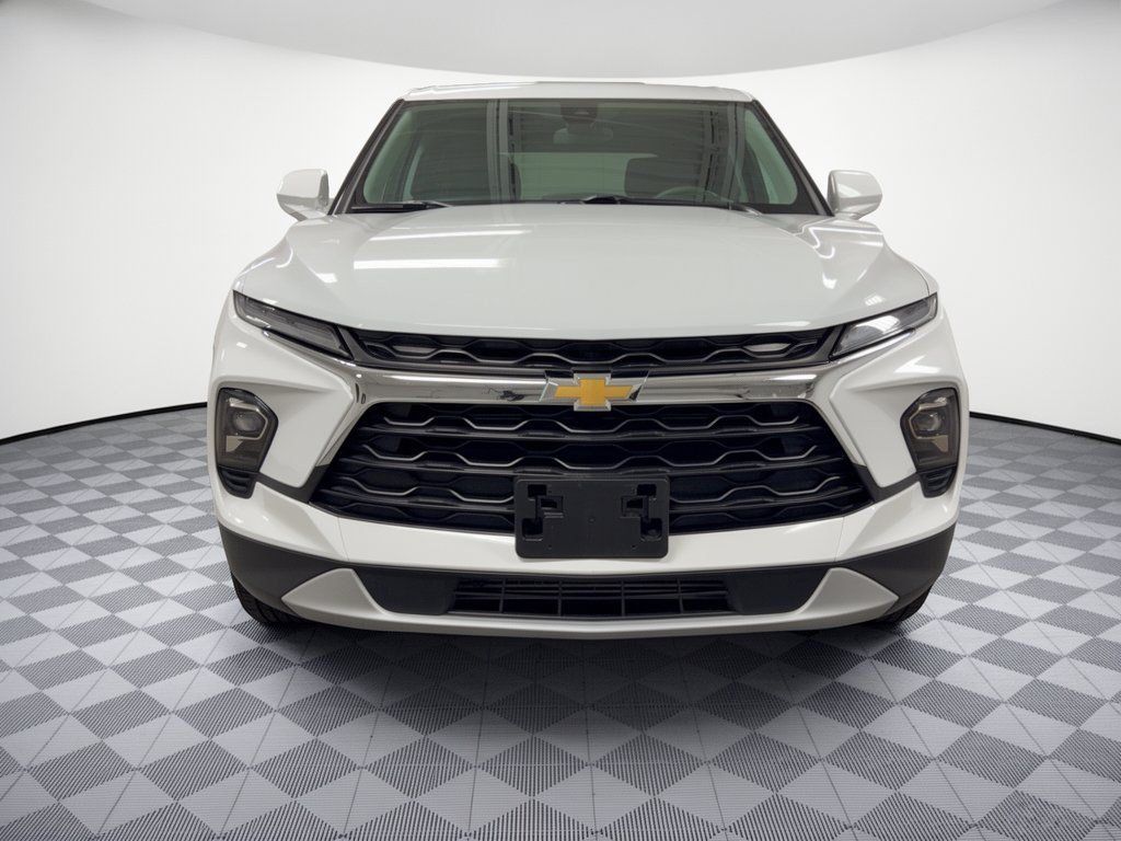 Used 2025 Chevrolet Blazer LT FWD image 6