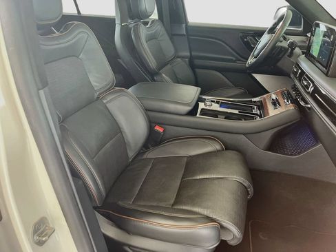 Used 2025 Lincoln Aviator Black Label w/ Jet Appearance Package AWD/4WD image 32