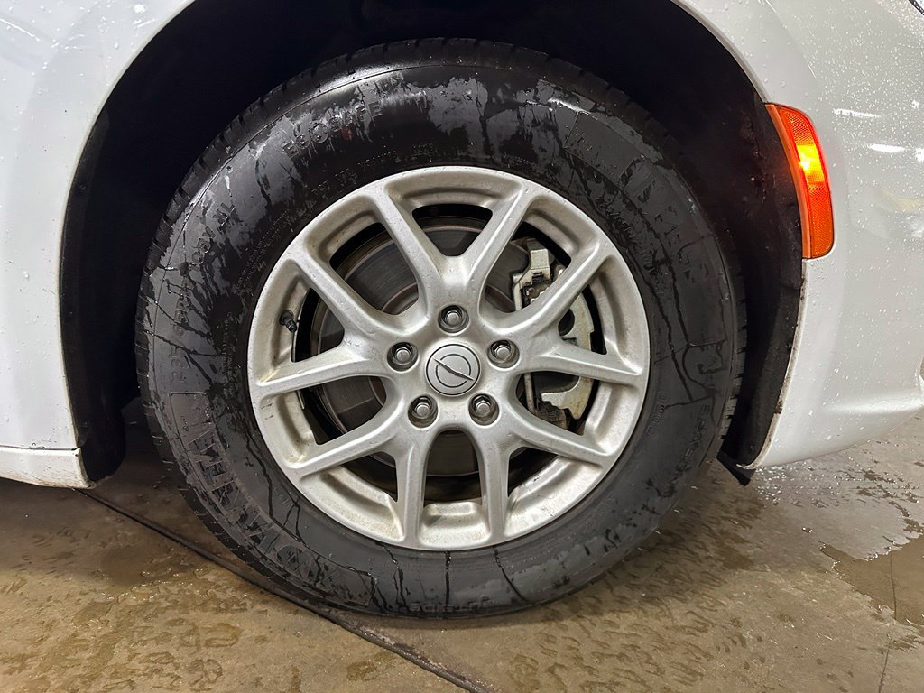 Used 2025 Chrysler Pacifica Select FWD image 38
