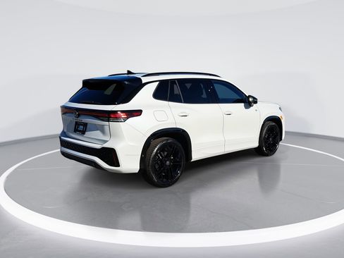 New 2026 Volkswagen Tiguan SE R-Line image 3