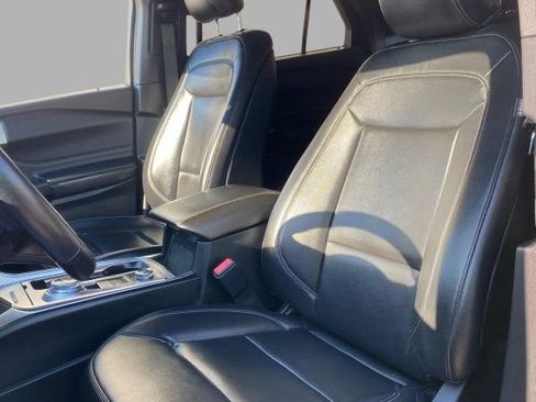 Used 2020 Ford Explorer XLT w/ Equipment Group 202A image 25