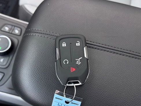 Used 2023 GMC Terrain SLT image 31