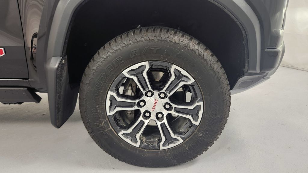 Used 2024 GMC Canyon AT4 AWD/4WD image 9