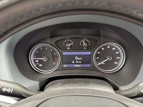 Used 2020 Buick Enclave Essence image 2