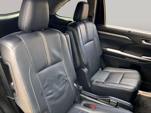 Used 2017 Toyota Highlander SE AWD/4WD image 20